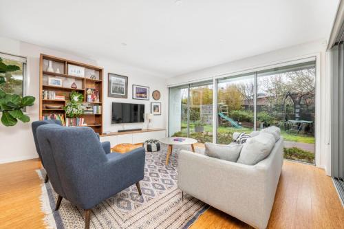 Wright House | Cullen Stay Calm Connected Convenient
