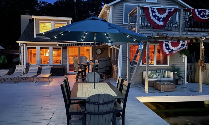 Frankford House | CULVER LAKE - LAKEFRONT ESCAPE
