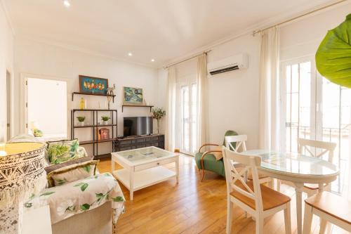 Alfalfa Apartment | Cuna Center Suite by Valcambre