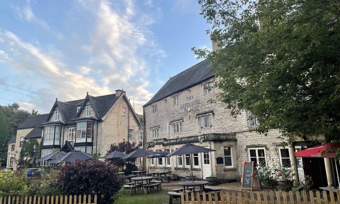 Nailsworth Cottage | Cupcake Cottage - Quintessential Cotswold Cottage