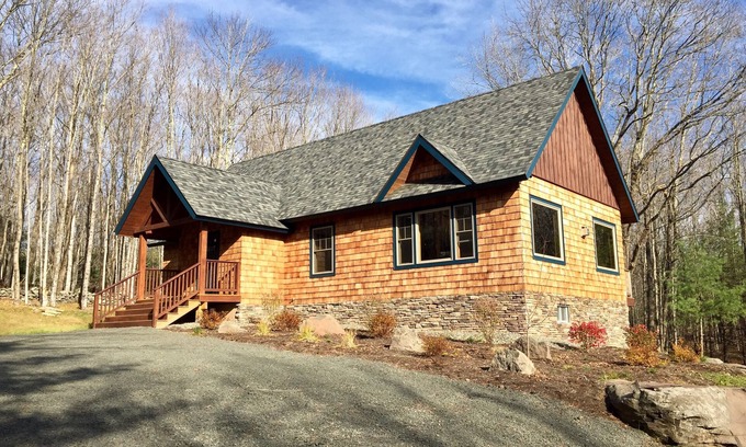 Jewett House | Custom Built Luxury Cabin on 2.5 Acres, 10 Mins to Windham & Hunter Mountains!