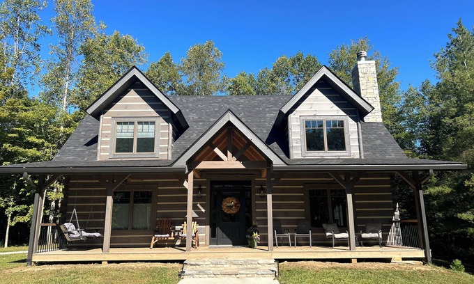 Salem Cabin | Custom cabin retreat with trails and hot tub. Exceptional reviews!
