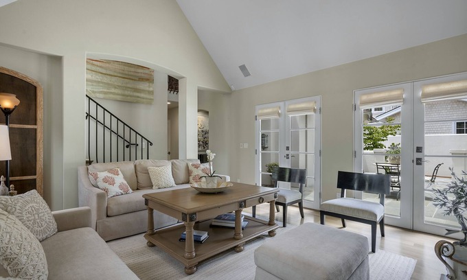 Old Palo Alto House | Custom Home minutes to Stanford University & Medical Center. Private setting!