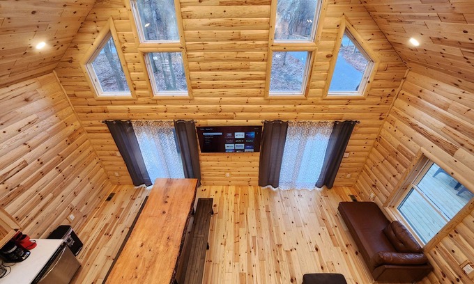 Albrightsville Cabin | Custom Log Cabin 4bd 2ba | Game Room Air Hockey Foosball Arcades