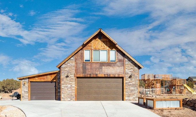 Cedar City Apartment | Custom Studio Apartment with Mountain Views and Garage Parking!
