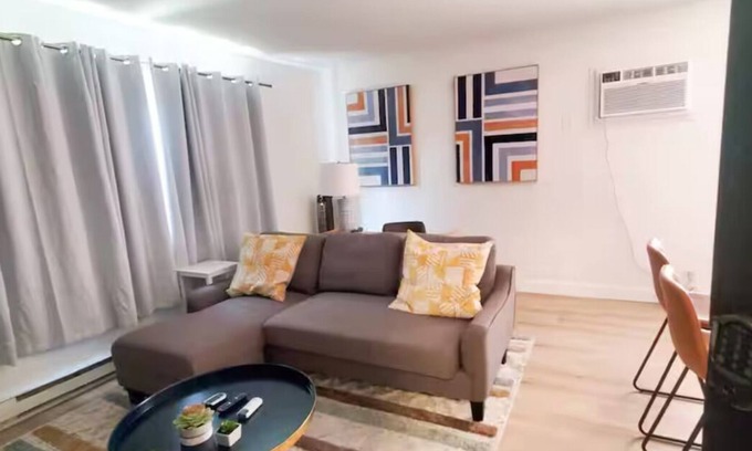 St. Louis Apartment | Cute and Cozy 1-bedroom apartment near STL Major Hospitals