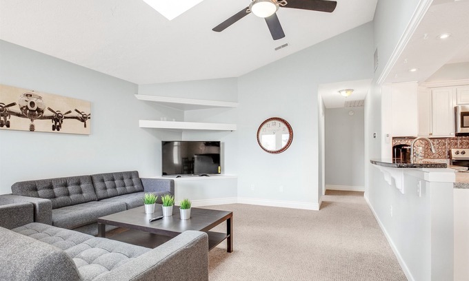 Columbus House | Cute and Cozy 3 Bedroom Ranch Home w/Deck and Fenced Yard