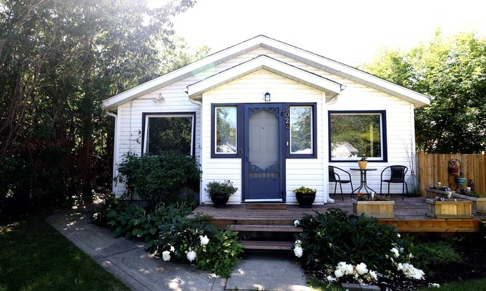 Sylvan Lake Cabin | Cute and cozy cabin a minute walk from the lake.