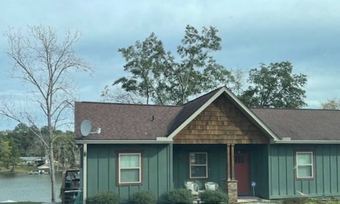 Andalusia House | Cute and Cozy Lakehouse