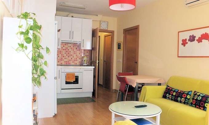 San Bartolome Apartment | CUTE AND QUIET APARTMENT, OPTIONAL PARKING, 2 BR, FREE PICK-UP