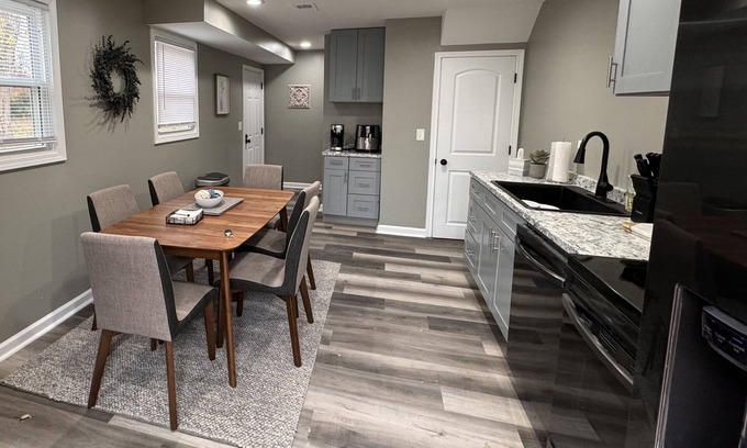 Olathe Apartment | Cute apartment in Downton Olathe
