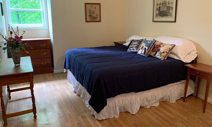 Cobham Apartment | Cute apartment over a horse barn with a lovely view