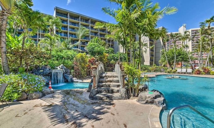 Honokowai Apartment | Cute Beachfront Condo w/Lanai & Resort Pools