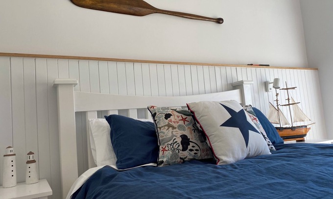 Port Albert Bed & Breakfast | Cute Clean and Cosy Windspray Cottage - Less Than 500m to the Heart of Town