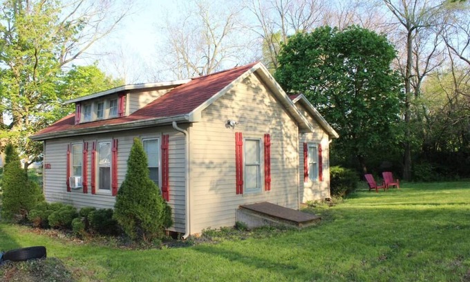 Wabash House | Cute Cottage in Wabash