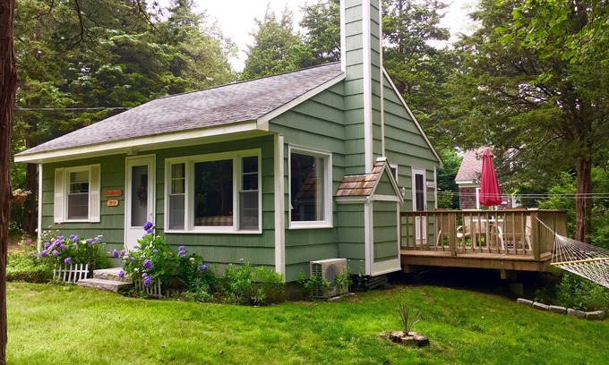 East Orleans House | Cute Cottage Retreat 1/2 Mile to Weeset Point Beach