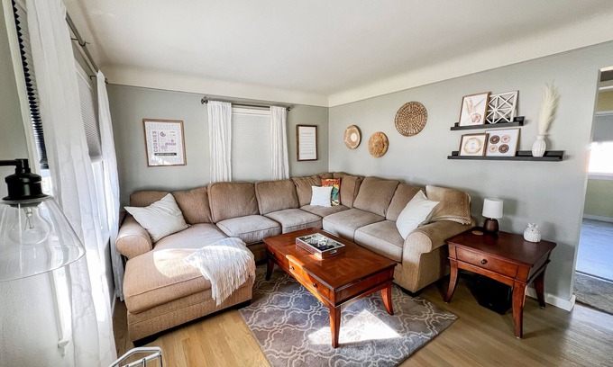 Royal Oak House | Cute & cozy family-friendly Royal Oak ranch close to downtown and highways!