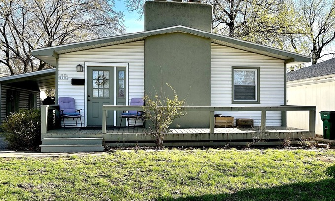 Springfield House | Cute Cozy Home! Great Location ONE Block From Mercy!