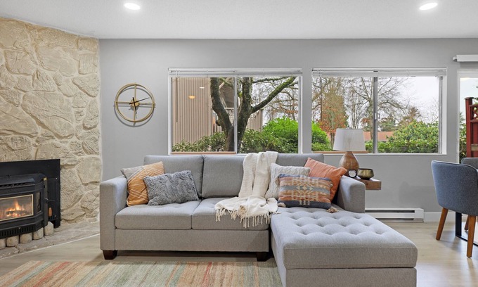 Kent Condo | Cute Delightfully Remodeled Spacious Condo by RedAwning