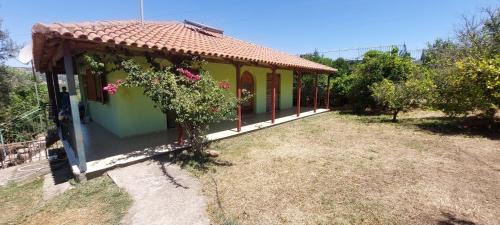 Pyrgos House | Cute House with mountain views