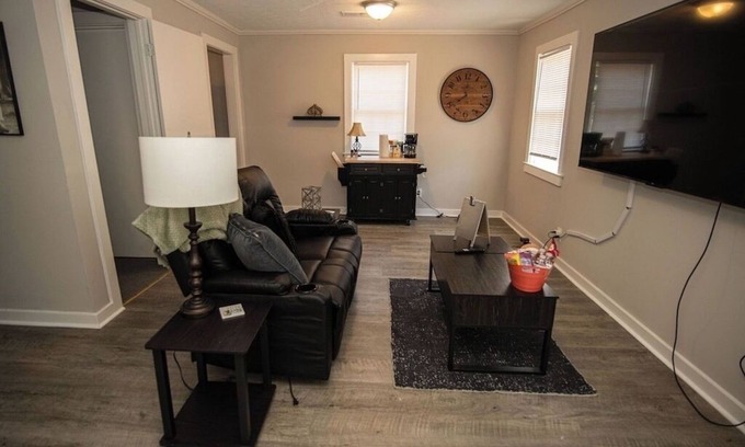 Columbus Apartment | Cute Little Lake Bottom Cottage Apartment