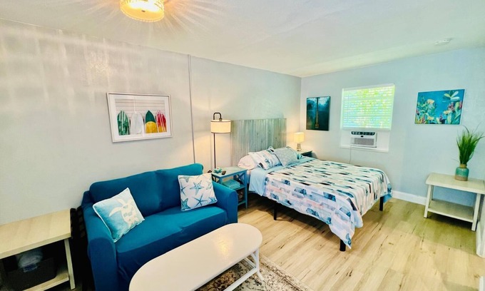 Lake Worth Apartment | Cute & modern studio apartment with prime location in downtown Lake Worth Beach!