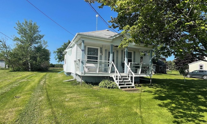 Cape Tormentine Cottage | Cute NB cottage!nWalking distance to sand beaches with distant view of the ocean