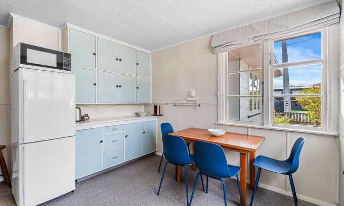 Lowburn House | Cycle and Retreat - Cromwell Holiday Home