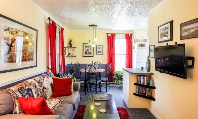 Fredericksburg House | Cyclismo - Suite 2 | Close to Main St. | Wonderful Porch