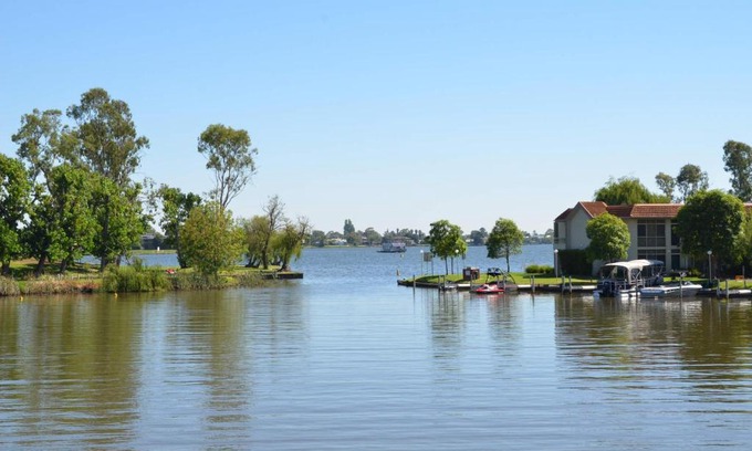 Mulwala House | Cypress Townhouse 17 - Mulwala
