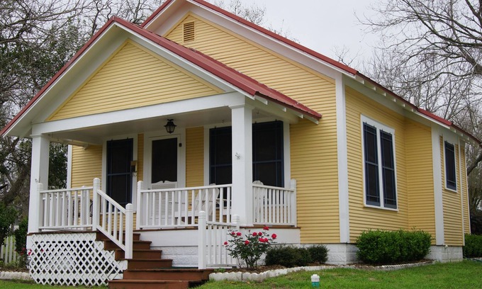Shiner House | Czech Me Inn, located 4 blocks from Spoetzl Brewery