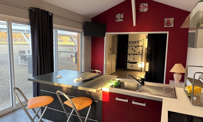 Saint-Vite Apartment | Dépendance 45m2 Tout Équipée Agréable et Calme Animaux de Compagnie Acceptés