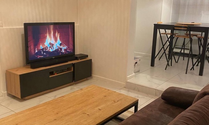 Bagnolet Apartment | Détendez-vous Dans ce Logement Élégant et Cocooning Avec SPA Jacuzzi