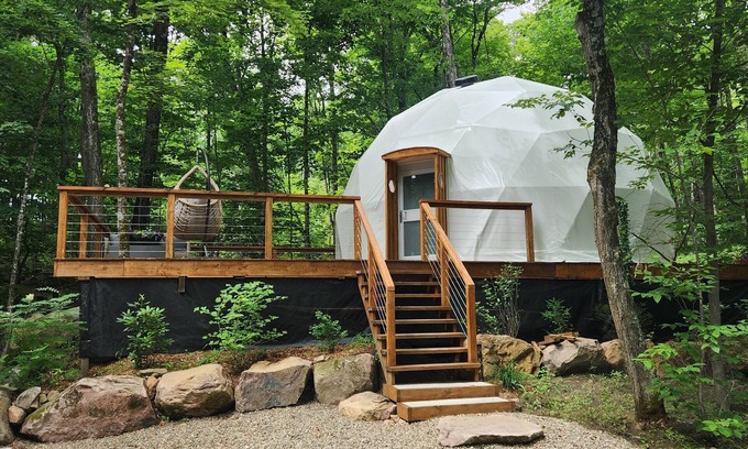 Brownsburg-Chatham Cabin | Dôme le Rocher