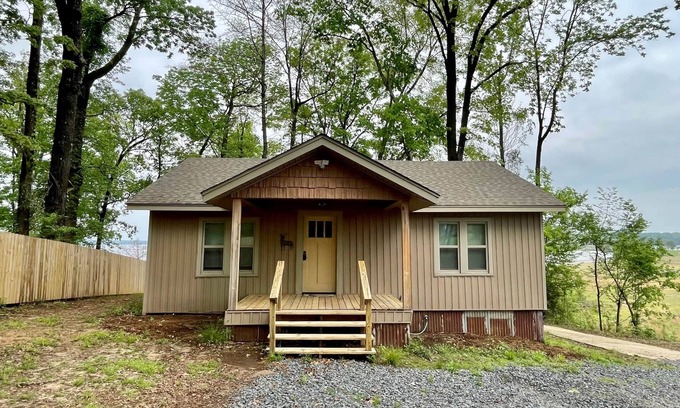 Farmerville House | D'Arbonne Nest Rentals: The Pelican's Nest