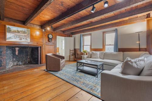 Loudon Apartment | D-Miles Smith Farm Suite