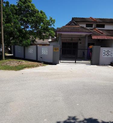 Kampung Geliga Besar House | D'Salbiah Homestay