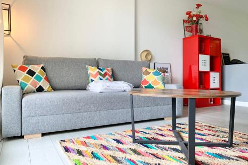 Secteur 1 Apartment | #D1 The red one Studio sofa bed Near GEM train station