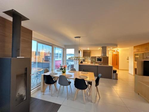 Schoenaich Apartment | D2 Luxus-Penthouse mit Dachterrasse - Bis 9 Personen - A81 - Stuttgart - Messe - Daimler - ab 5 Nächte - Business Center und Konferenzraum separat buchbar
