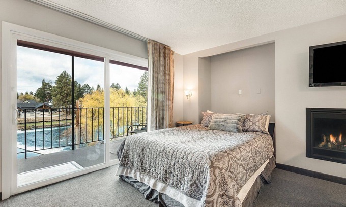 Orchard District Condo | "Dam Pretty View" Condo overlooking Deschutes River