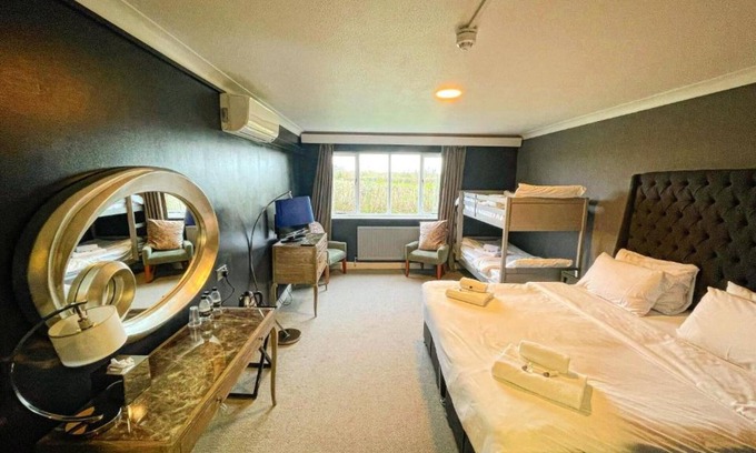 Hanmer Hotel | Dancenter Birmingham Airport Near Nec