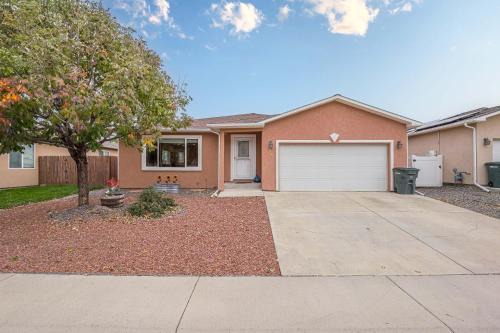 Pear Park House | Dancing Bear Covered Patio Smart Tv!
