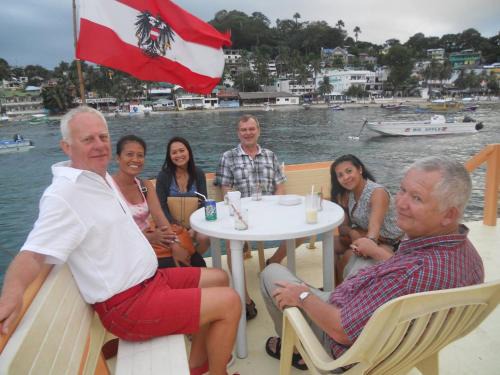 Puerto Galera Apartment | Danish White House Relaxing -