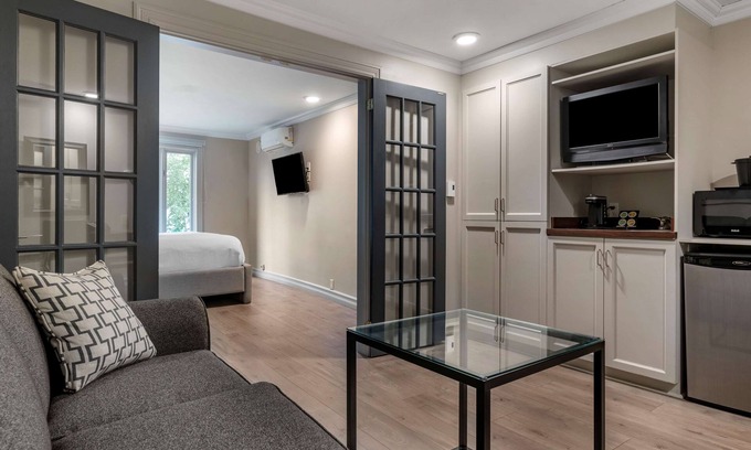 Beresford Hotel | Danny’s Hotel Suites, SureStay Collection by Best Western