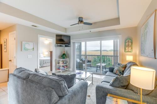 Darien Apartment | Darien Condo with Boat Dock Access Walk to Downtown