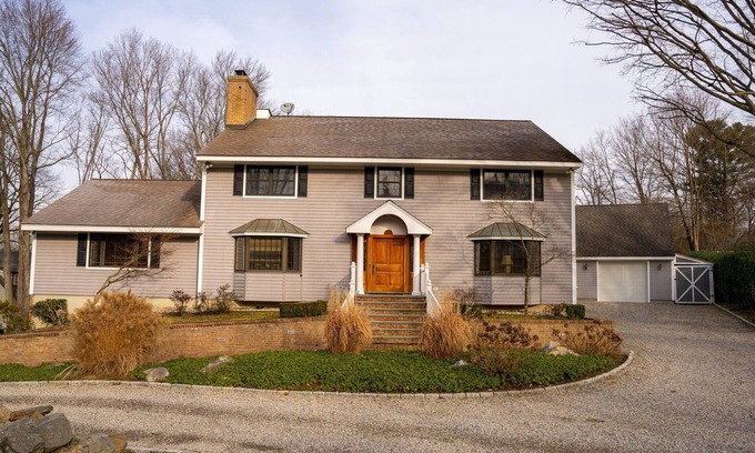 Darien House | Darien Family Home with Bedroom/Nursery - sleeps 12 & easy 50 min. train to NYC