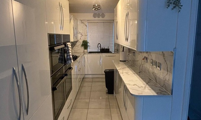 Stone House | Dartford, 4 Beds, Sleeps 8, Near Bluewater and M25