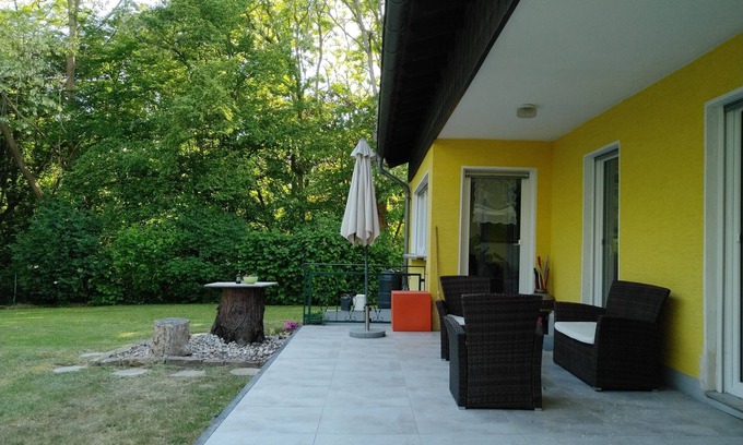 Troisdorf House | Das 6- Zimmer Ferienhaus mit einem 800 qm großen Garten