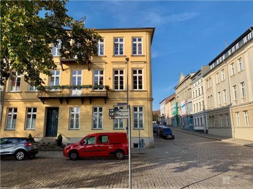 Schwerin Apartment | Das Ferienapartment Alexandrine direkt am Pfaffenteich mit eigenem Parkplatz