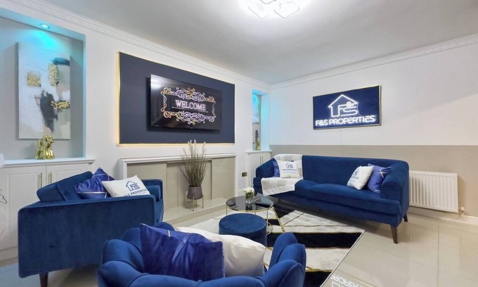 Rhondda Cynon Taff House | Dashing and Distinctive Dwelling w/Rooftop Garden